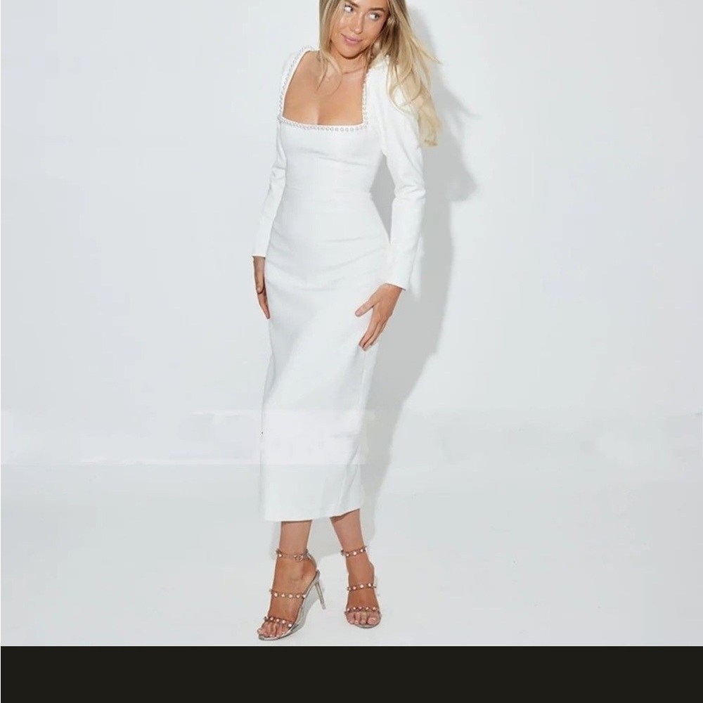 Elegant White Square-Neck Midi Dress